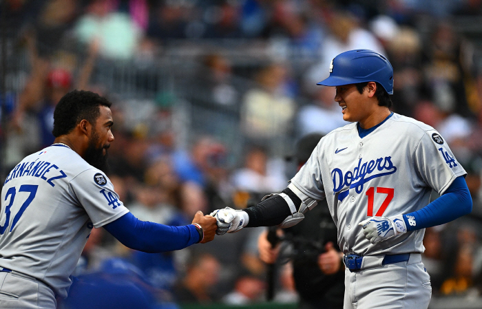 Ohtani's 100th home run after signing a 700 million contract, and Kim Hye-sung's return pinch runner, a painful loss in which all runs were in vain