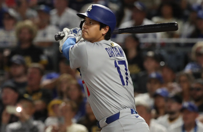 Ohtani's 100th home run after signing a 700 million contract, and Kim Hye-sung's return pinch runner, a painful loss in which all runs were in vain