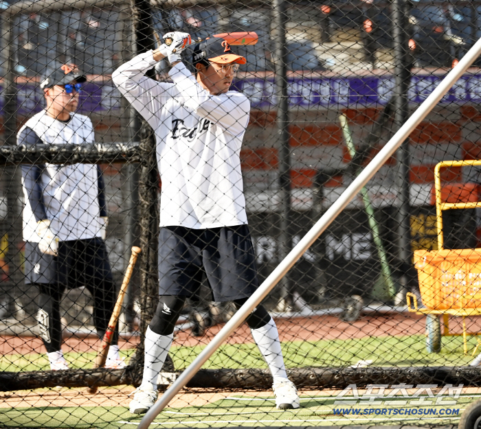  Cheeunseong, who is doing batting training, is getting ready to come back
