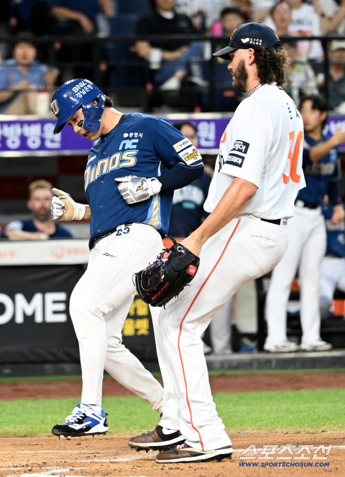  Genius Hwan steps home on Ponce wild pitch