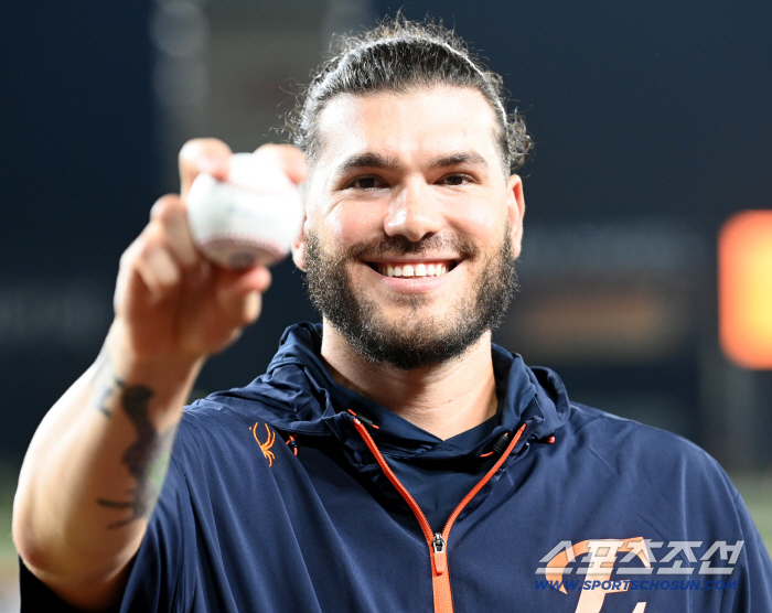  Smiling Ponce, this ball is that ball!