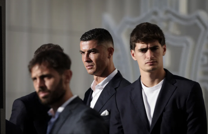 Ronaldo, don't curse anymoreWhy didn't you come to Jota's funeral? Explosion of public sentiment → Attendance at the memorial service  Promise to support bereaved families