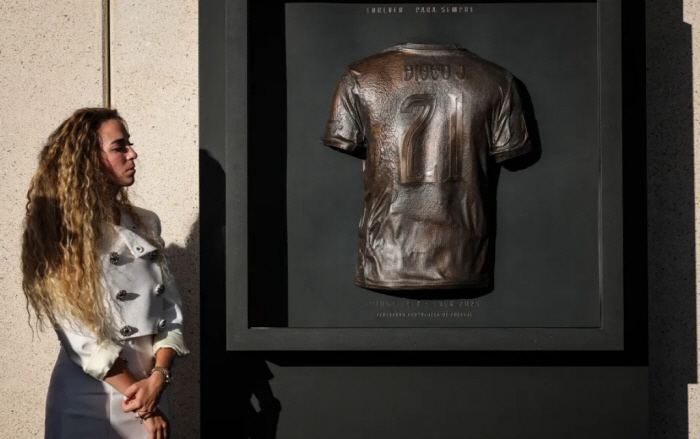 Ronaldo missed the funeral, this time, best friend Neves reveals Jota hugging touching tattoos...No. 21 of the tears hanging on the outside wall of the Portuguese training ground