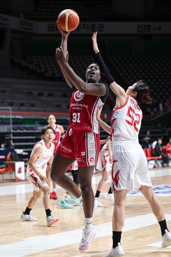 Spain's Zaragoza advances to the semifinals by beating Japan's Champ Fujitsu in the Park Shin-ja Cup