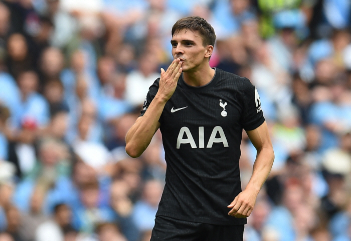 Tottenham freshman who is controversial about his pregnant wife betrayed affair man, the strongest defensive midfielder in the league selected as the top transfer player in the EPL