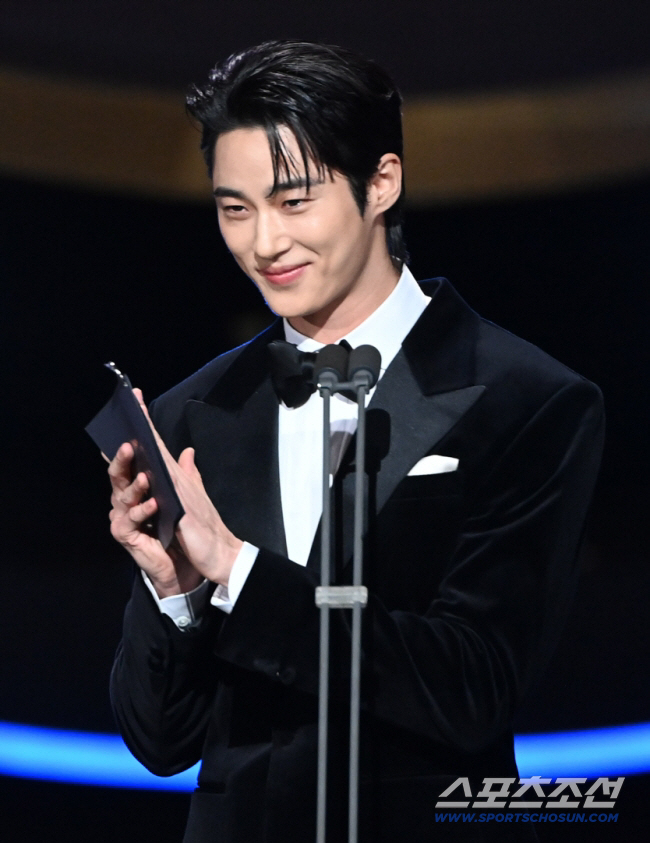 1.4 billion Indian fans are fascinated by Byun Woo-seok..CJ ENM, Amazon join hands to target Indian market