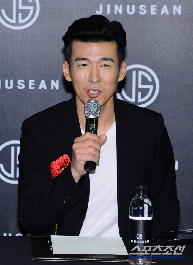 53 years old, ♥ I answered the last kiss question with Jung Hye-young...I'm still excited right now