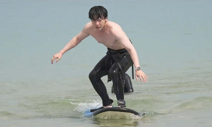 Following Lee Jang-woo, Ahn Jae-hyun increased by 10kg...I was sexy when I suddenly became a weak man (Na Hon-san)