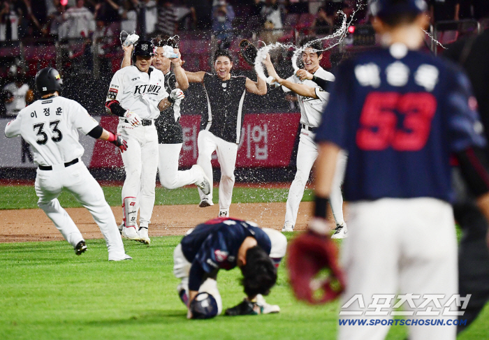 I quickly changed the center fielder, but I lost in vain due to a finishing error. Lotte fell to sixth place