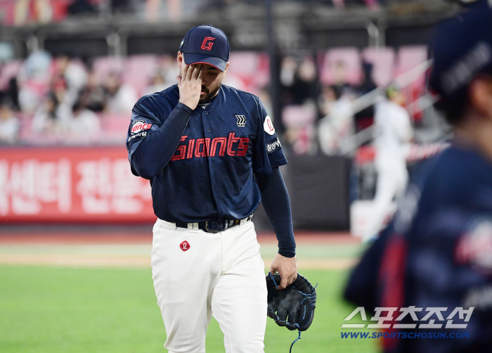 I quickly changed the center fielder, but I lost in vain due to a finishing error. Lotte fell to sixth place