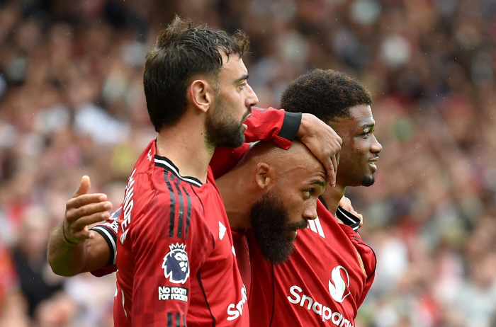 I won't cut my hair until Manchester United wins 5 games in a row! A year later, it was finally a bombhead...Apples will go in, too. → Looking back, it was a little too much