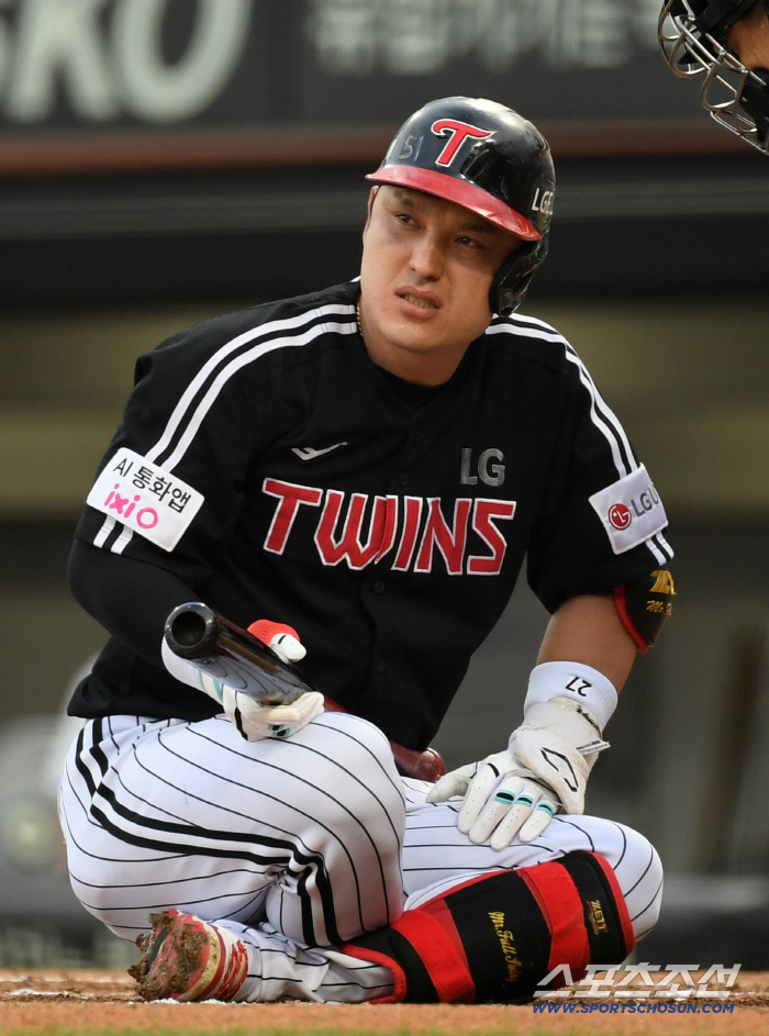In the Korean Series, the last piece for right field  leadoff full-length LG...Hong Chang-ki's return scenario after live batting 