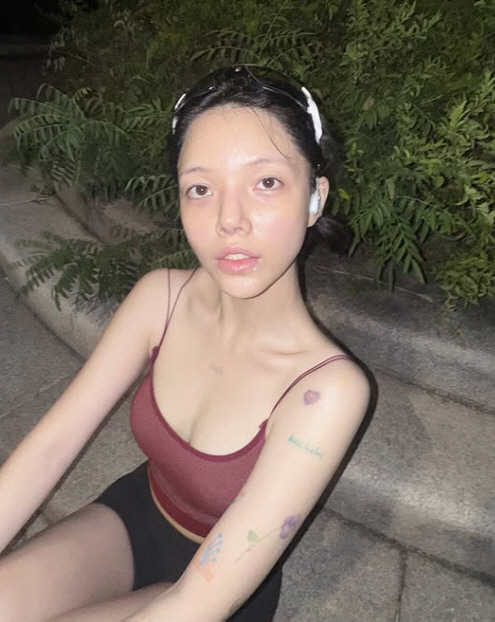 Is it AOA Jimin? Bones sticking out all over your body in a mesmerized bare face...health concerns 