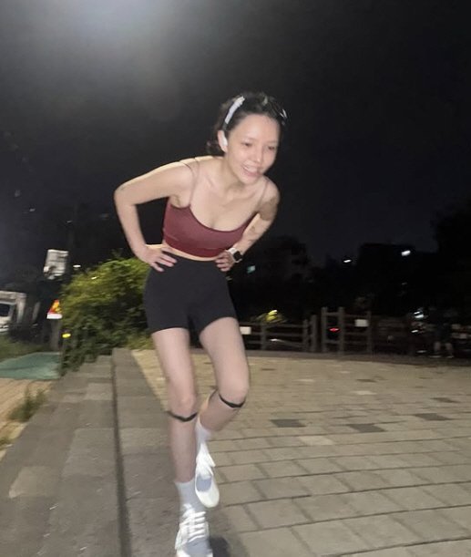 Is it AOA Jimin? Bones sticking out all over your body in a mesmerized bare face...health concerns 