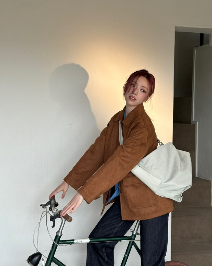 ITZY, YUNA is already autumn...Stretchy arms and legs. There's no model