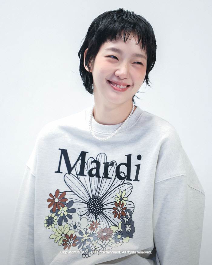 Kim Goeun with red cheeks? Kim Goeun with a frown → Lovely charm..a pictorial master who can do everything