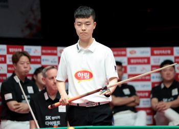 Kim Young-won, the youngest winner of the PBA, passed the round of 128, predicted a sensation again after a slump in the early part of the season