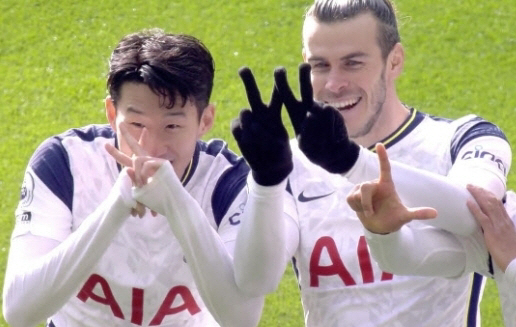 Legendary Bale, Son Heung-min loves crazy. Half of Sonny is Welsh, and he's qualified for the trophy 24 hours a day