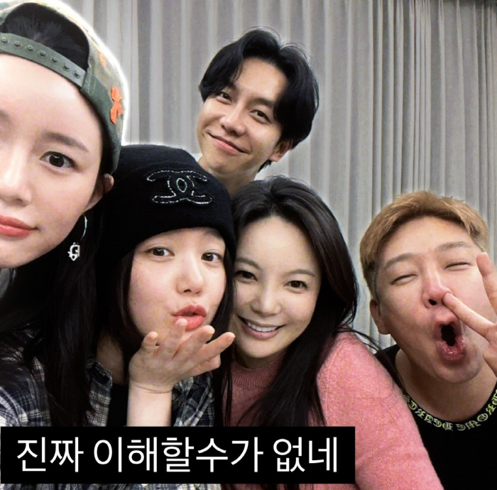 MC Mong and Lee Da-in said, 'I'm stuck. Would you throw away your family like you?' a counter-argument 
