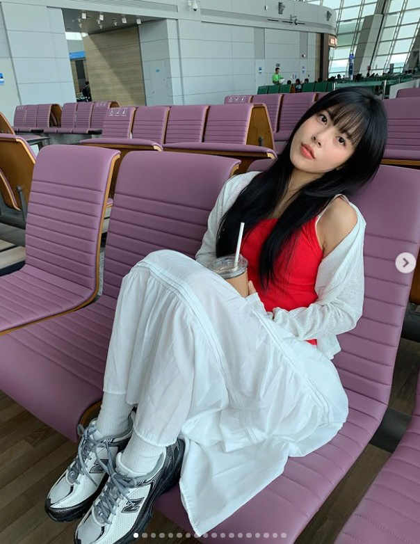 Min Do-hee finally bowed her head due to the controversy over the airport's nuisance Deeply reflect on deleting photos