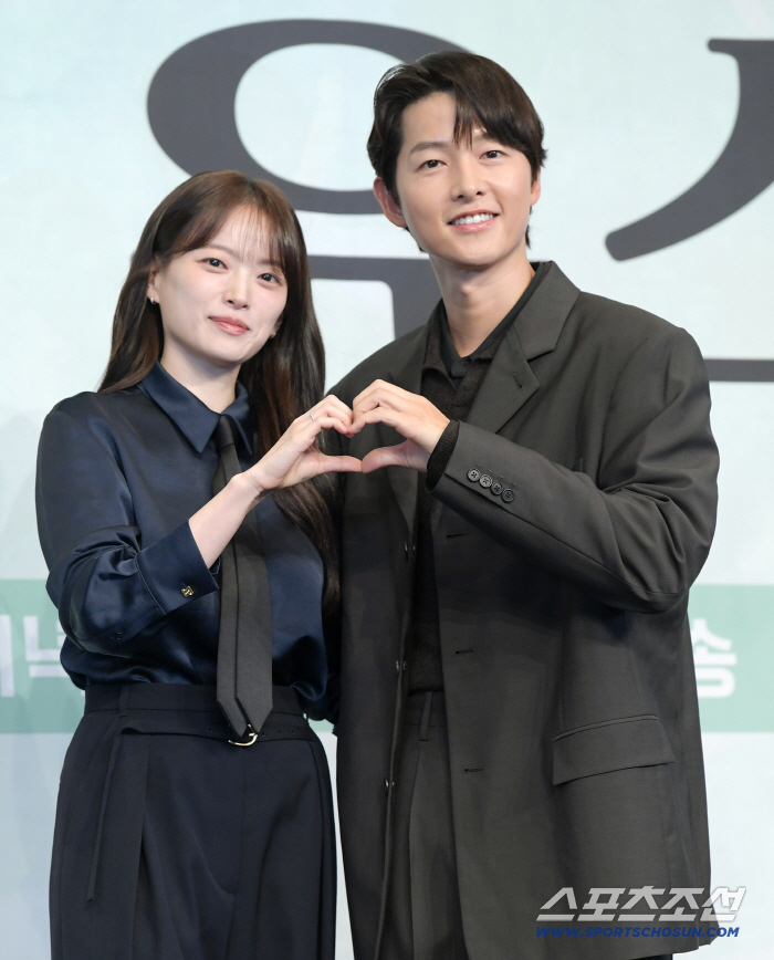 My Youth Song Joong-ki, I think Cheon Woo-hee and her face match well. → Chun Woo-hee's acting match is good, too
