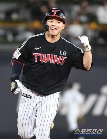 Oh Ji-hwan's equalizer → Moon Sung-joo's come-from-behind grand slam! A slugfest that chased after 4 home runs  17 points in 3 innings...LG laughed 
