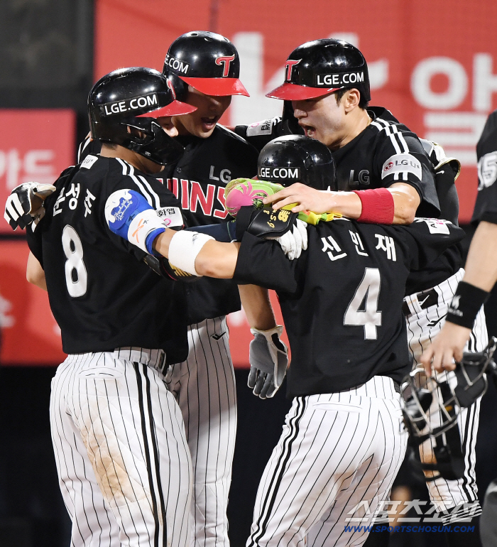 Oh Ji-hwan's equalizer → Moon Sung-joo's come-from-behind grand slam! A slugfest that chased after 4 home runs 17 points in 3 innings...LG laughed