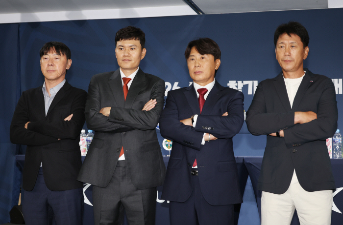  Let's lift the restrictions on foreign players in four different colors Shin Tae-yong, who is trying to become the top Asian player, and Park Tae-ha is a sensitive issue...Expectations for Kim Ki-dong's EPL Lingard, and Jung Kyung-ho's dual operation