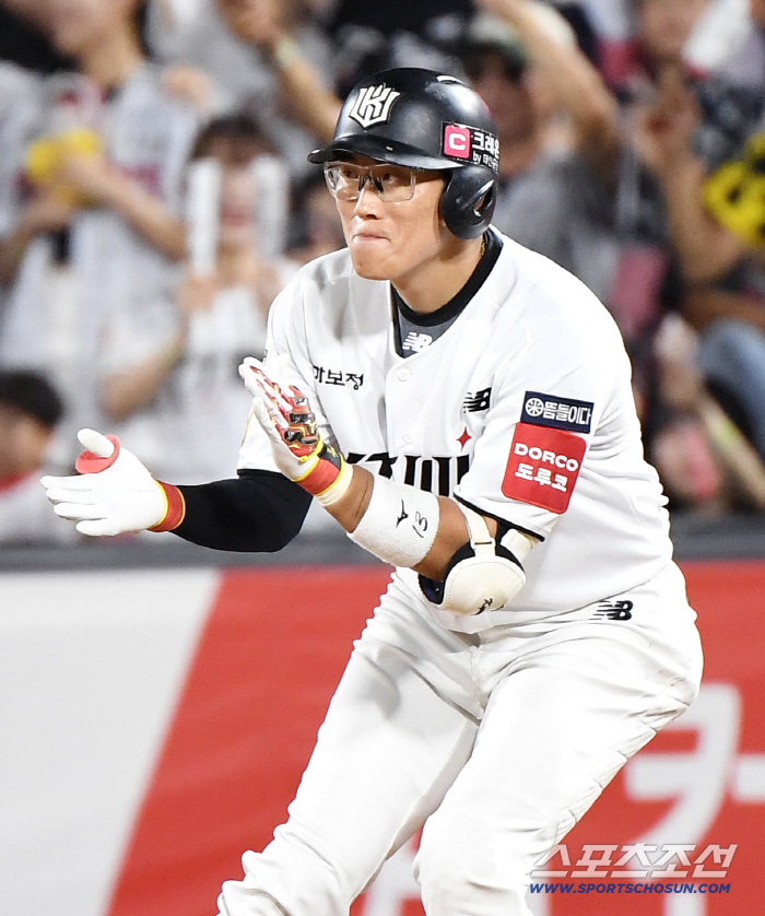  Heo Kyungmin hit a timely RBI single