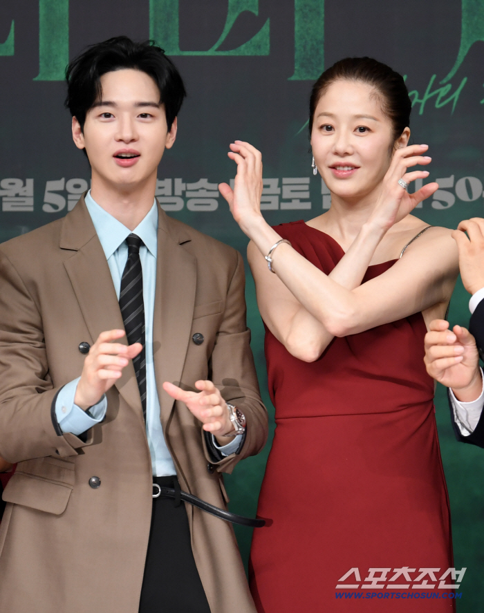  Jang Dong Yoon Go Hyun Jung Making a Hard Heart
