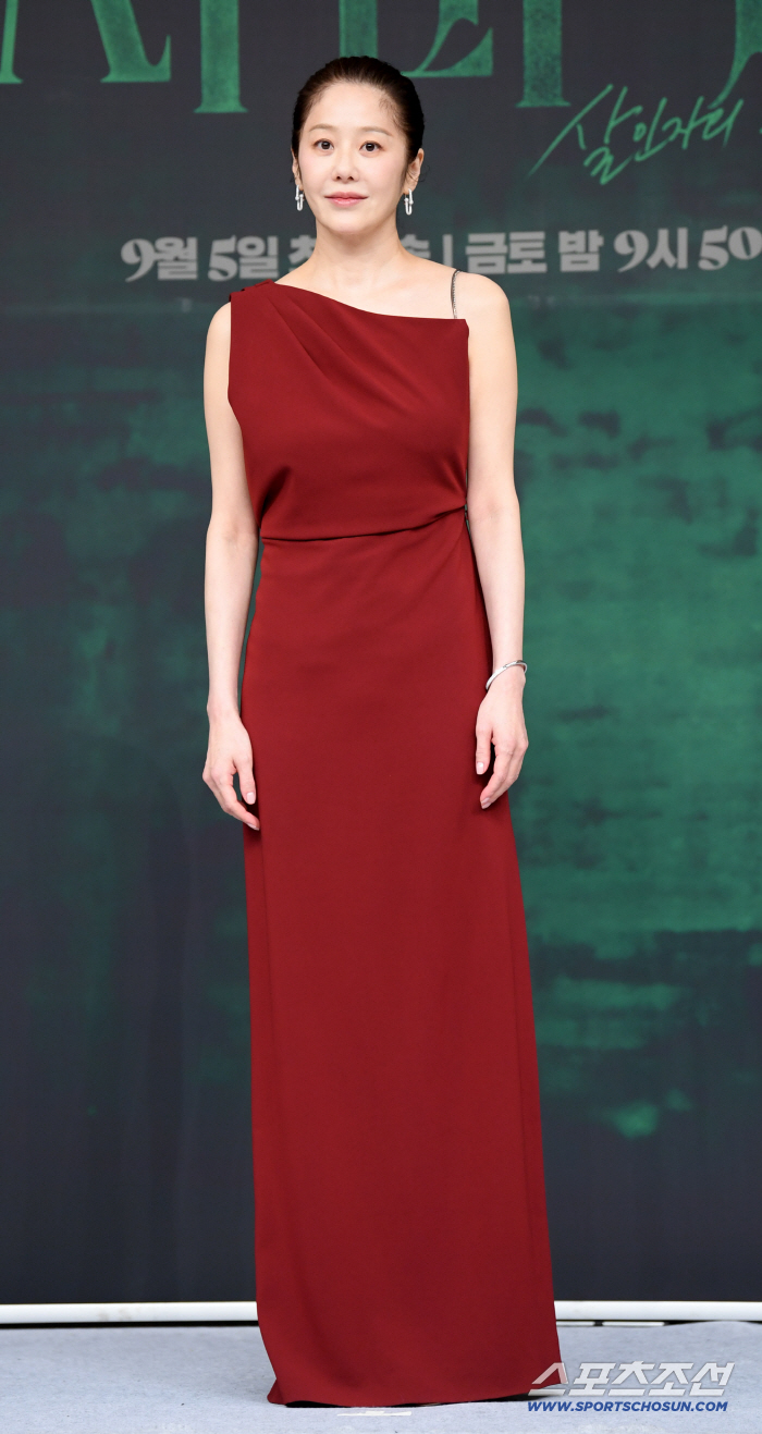  Ko Hyunjung's elegant figure