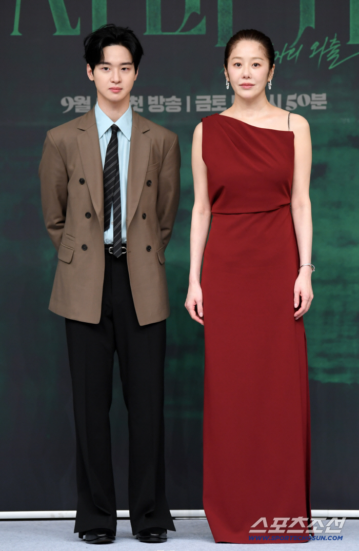  Look forward to Jang Dong Yoon Go Hyun Jung's mantis