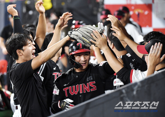  Oh Ji-hwan, who hit a two-run shot, tied the game again