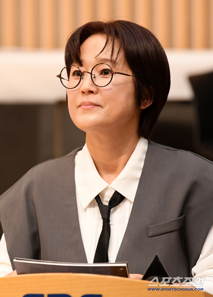  Song Eun-yi's MC for the press conference