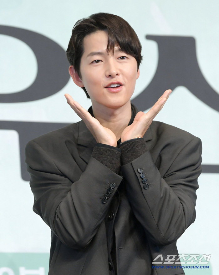  Song Joong Ki, a sunny smile
