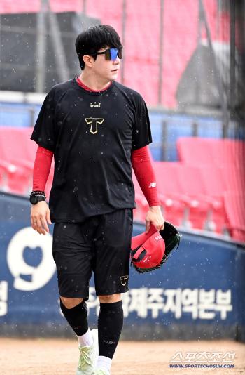  Yang Hyunjong, it's raining all of a sudden