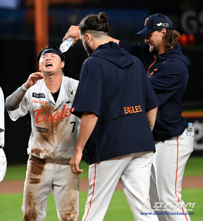 Shower with earthy foam! Thrill! There was no end without Lee Do-yoon. 3 hits and 3 runs