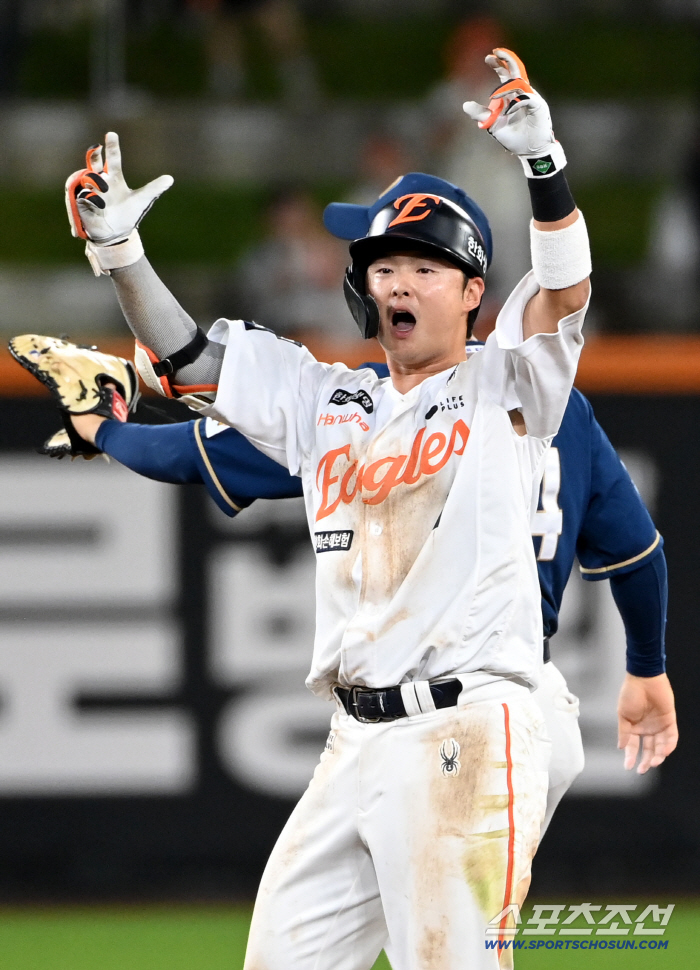 Shower with earthy foam! Thrill! There was no end without Lee Do-yoon. 3 hits and 3 runs