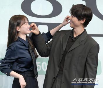 ‘My Youth’ Couple Song Joong-ki & Chun Woo-hee Radiate Chemistry On and Off Stage