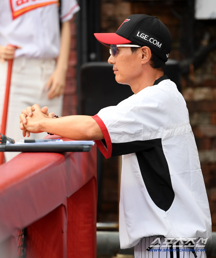 Even if you don't play well, you're the main player. A batting average of 10% ↑  a slugging percentage of 20% ↑…In the second half of Moon Sung-joo, who became a monster, I asked him why he changed so much 