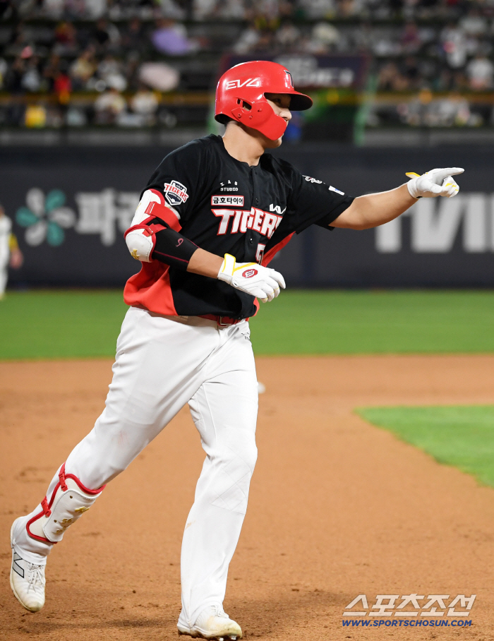 How will Kia, a 16-home run hitter who even stole the hearts of other teams' coaches, use this player
