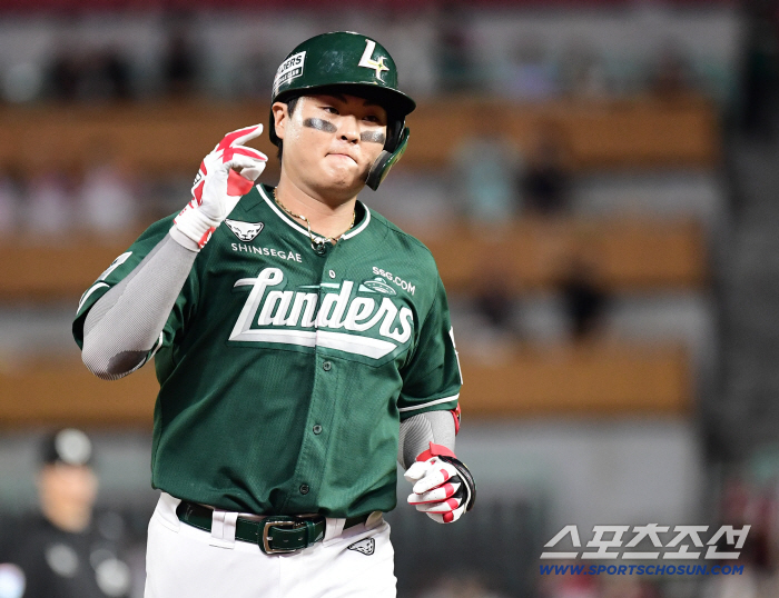 I even imagined hitting a home run in five consecutive at-bats in the fall... The 23-year-old Incheon giant's dream becomes a reality. First consecutive batting performance → New career high 