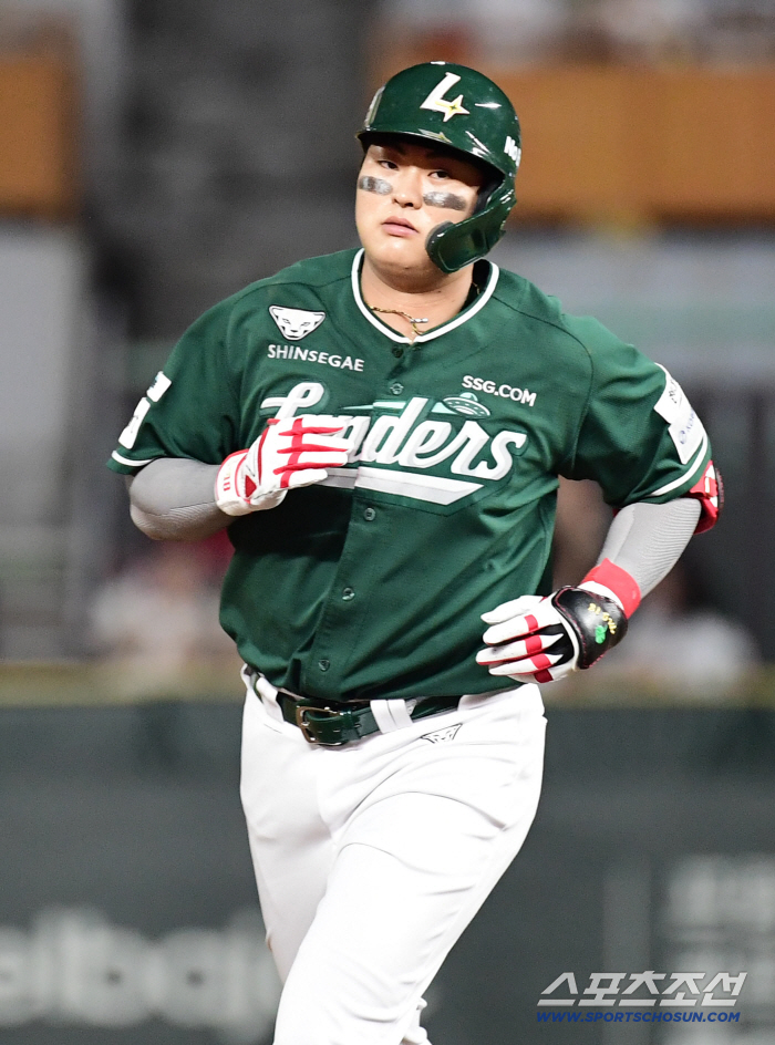 I even imagined hitting a home run in five consecutive at-bats in the fall... The 23-year-old Incheon giant's dream becomes a reality. First consecutive batting performance → New career high 
