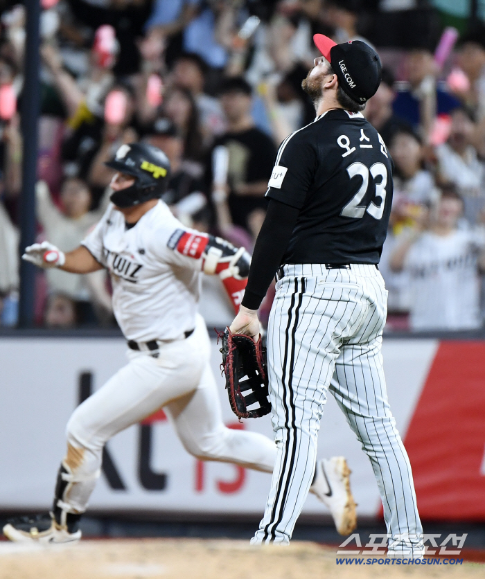 No matter how much LG baseball is scarier than zombies, we'll die. 