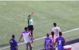 Outraged by the red card → Colombia's team will be immediately kicked out due to the words of a super absurd player who slapped the 女's referee