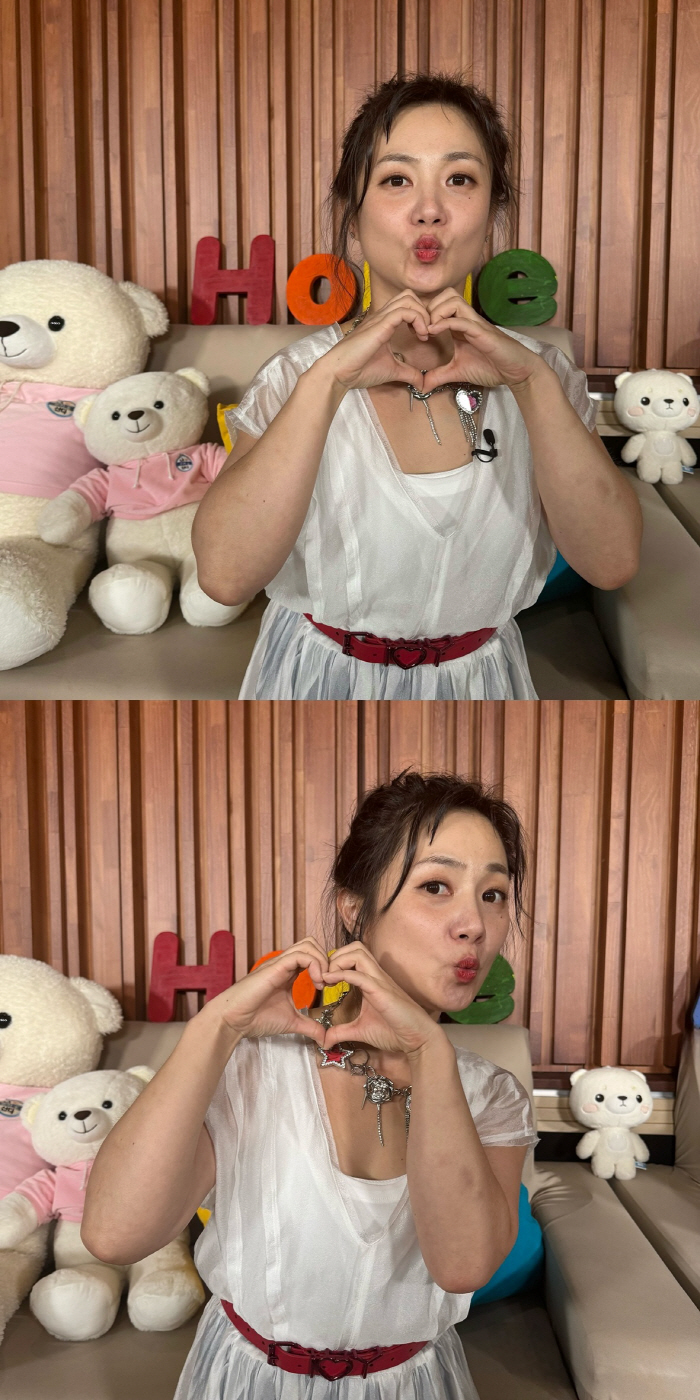 Park Na-rae's cheek fat after losing 14kg...Even a revealing look with a hook on the back