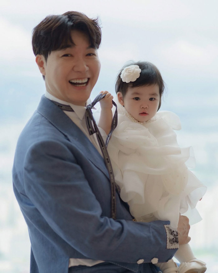 Park Soo-hong ♥ Kim Daye, I'm serious about my daughter's first birthday..Customizing the dress and making direct purchases