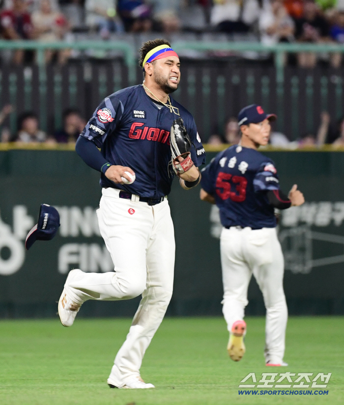  Reyes, with a strong run, good rain