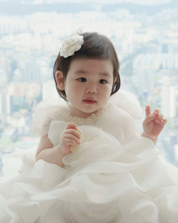 There was a reason why Park Soo-hong's daughter was modeled on the cover at the age of 1 ♥ Kim Daye certified as a beautiful woman