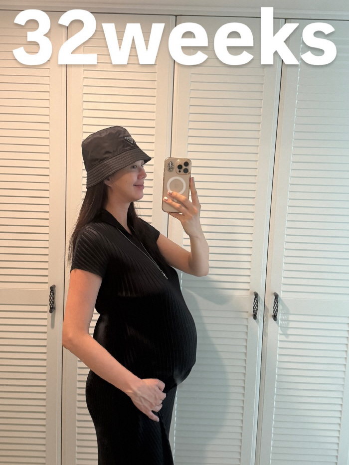 Twin pregnancy Ji So-yeon, please grow a little bigger on her small daughter in her sad tears